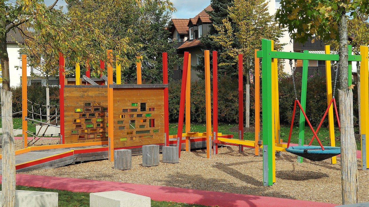 Précautions pour les parents lors de l&rsquo;installation d&rsquo;une aire de jeux pour enfants.